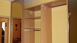 Vstavaná skriňa do izby