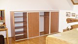 Malá vstavaná skriňa do spálne